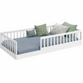 Weißes Montessori Hausbett 90x200 cm aus Massivholz, bis 200 kg belastbar, abnehmbarer Rausfallschutz, inklusive Lattenrost